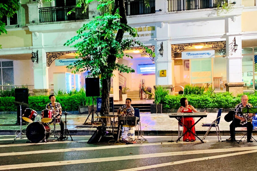 Seize the festive spirit of Hanoi Travel evenings